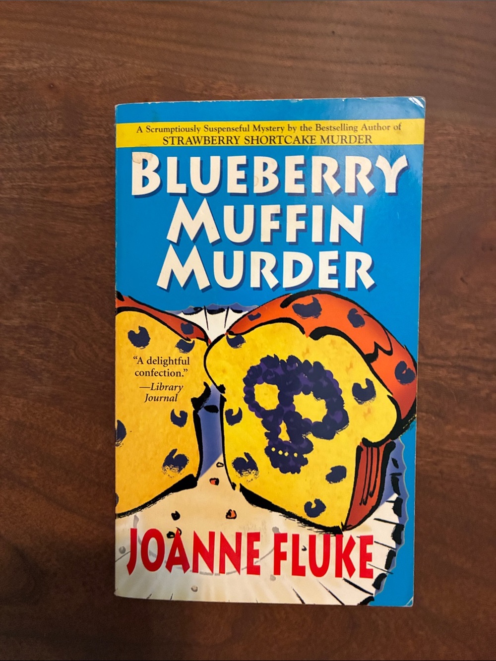 Blueberry Muffin Murder by - Bright Blue Paperback